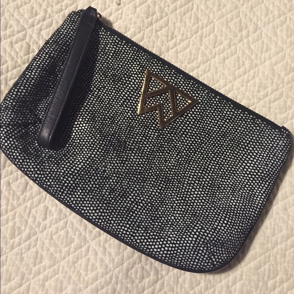Kelly Wynne wristlet